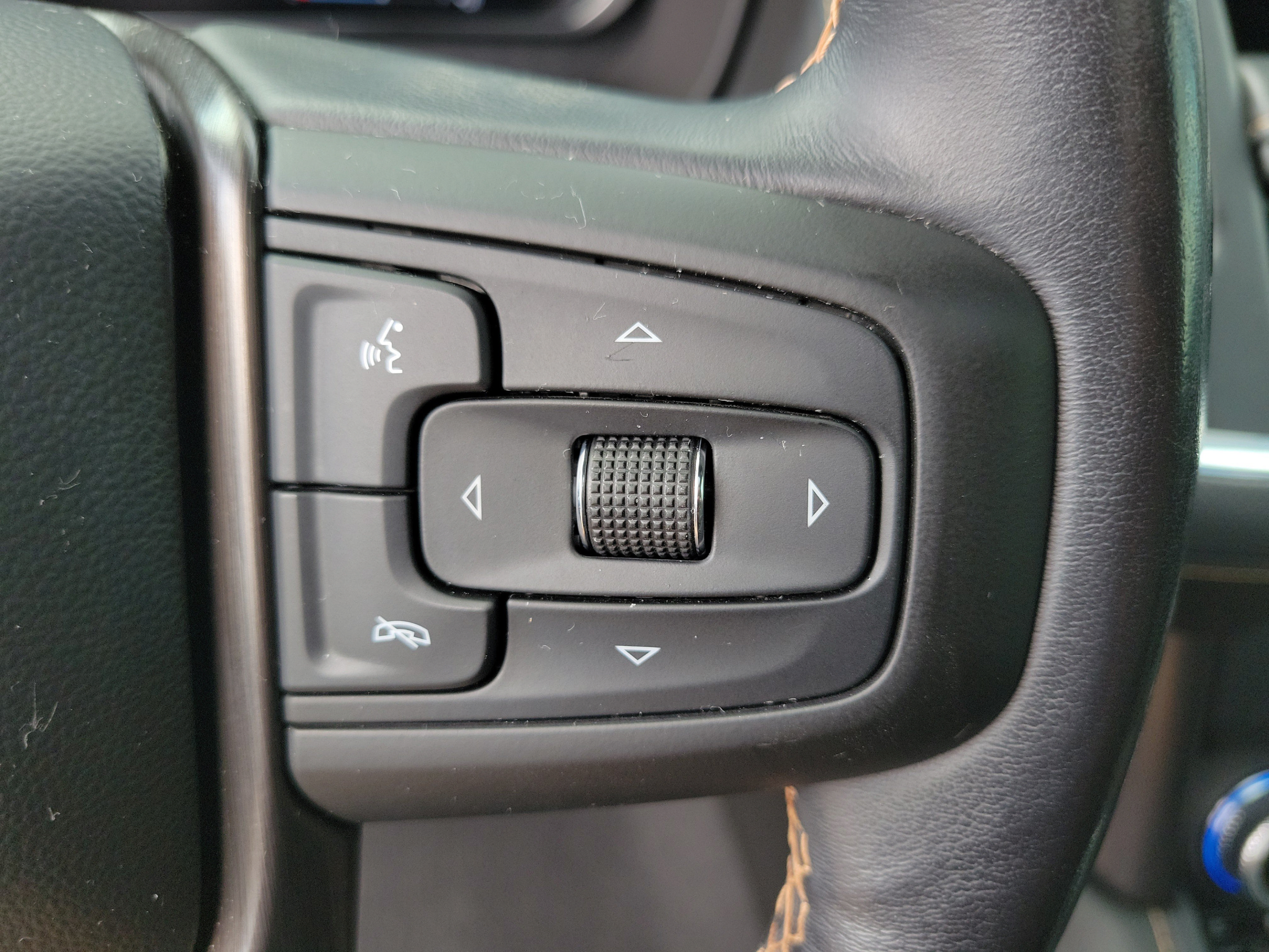 Used 2023 GMC Yukon XL AT4 w/ Technology Package AWD/4WD image 25