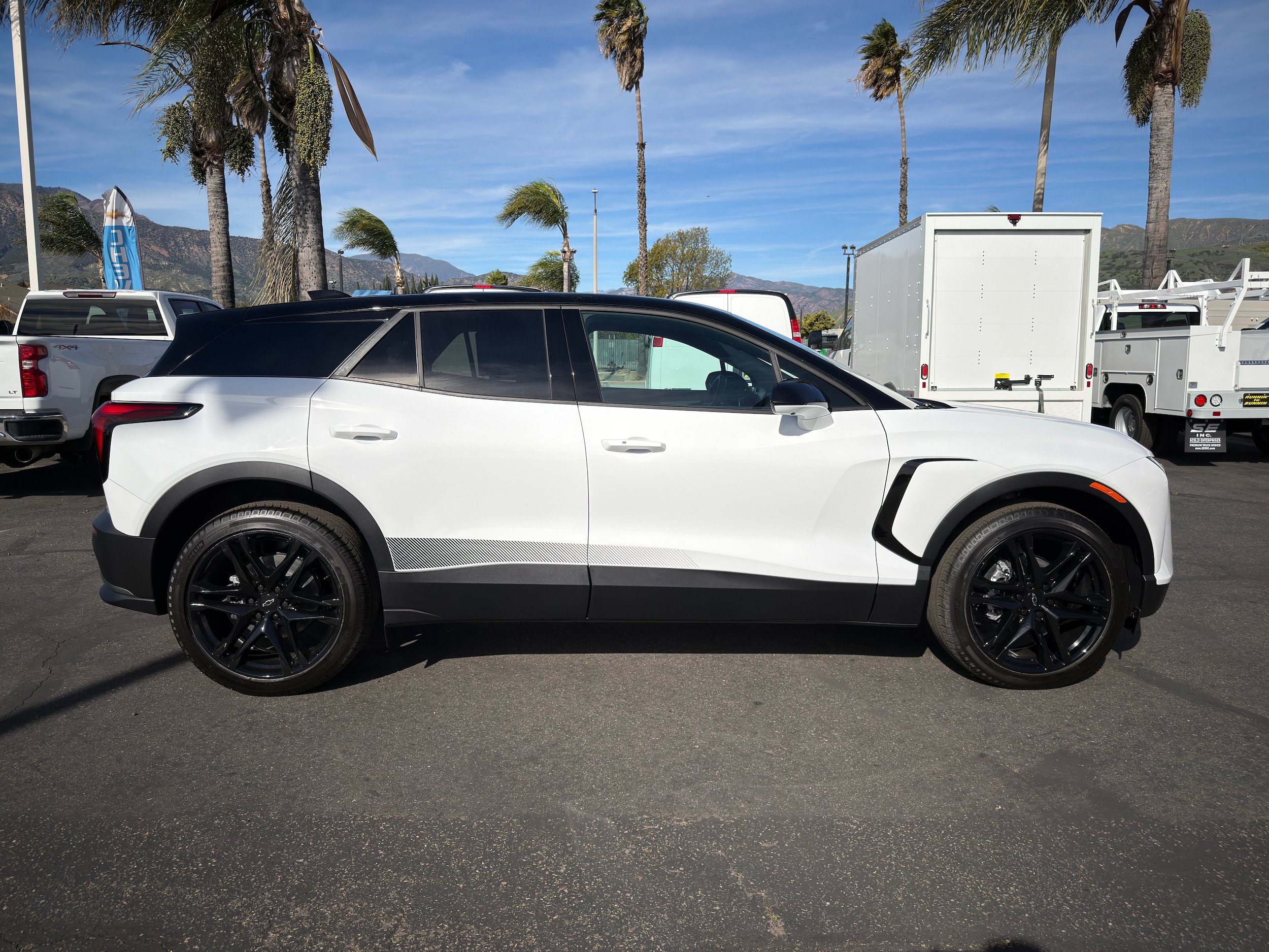 New 2026 Chevrolet Blazer EV LT w/ LPO, Blackout Package FWD image 9