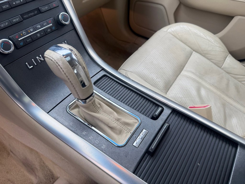 Used 2012 Lincoln MKS AWD image 18