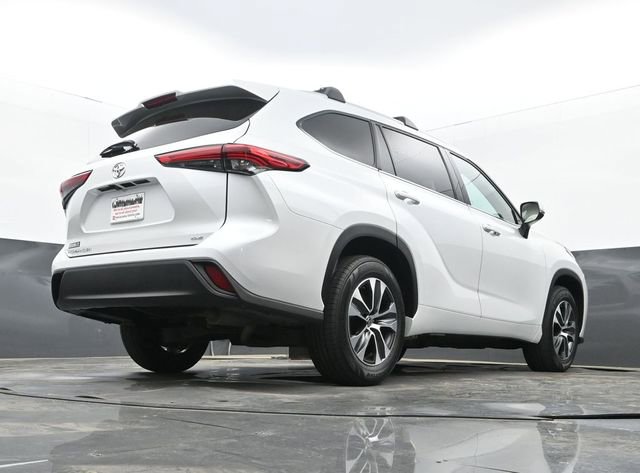 Used 2022 Toyota Highlander XLE image 29