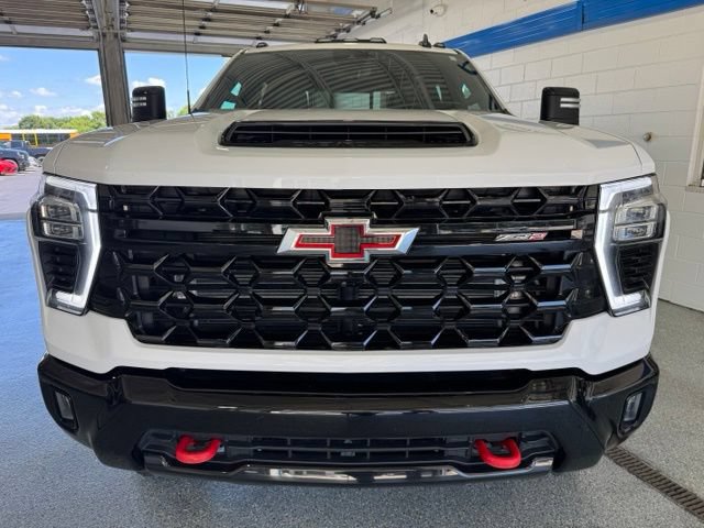 Used 2024 Chevrolet Silverado 2500 ZR2 w/ Technology Package AWD/4WD image 3