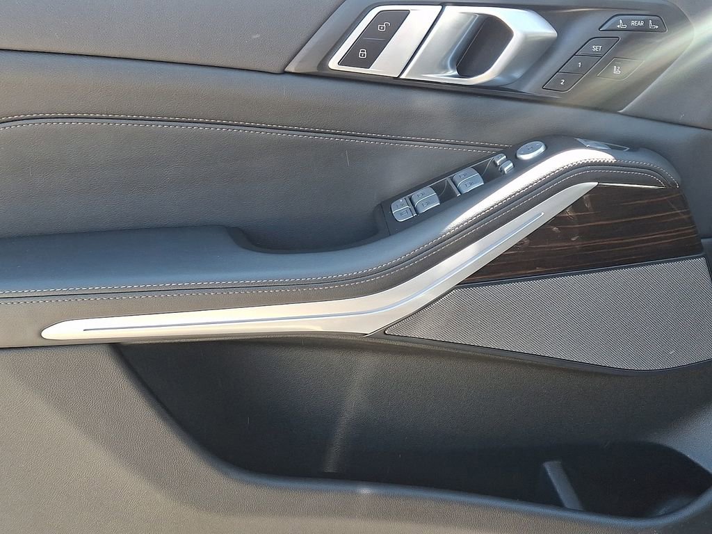 Certified 2025 BMW X7 xDrive40i w/ Premium Package AWD/4WD image 14