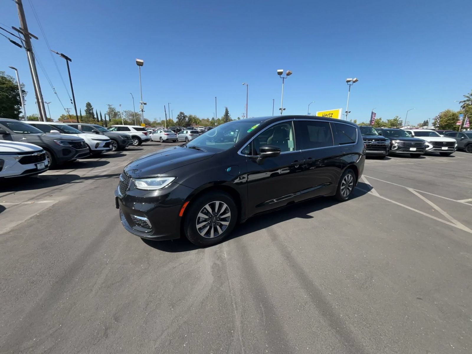 Used 2023 Chrysler Pacifica Touring-L FWD image 7