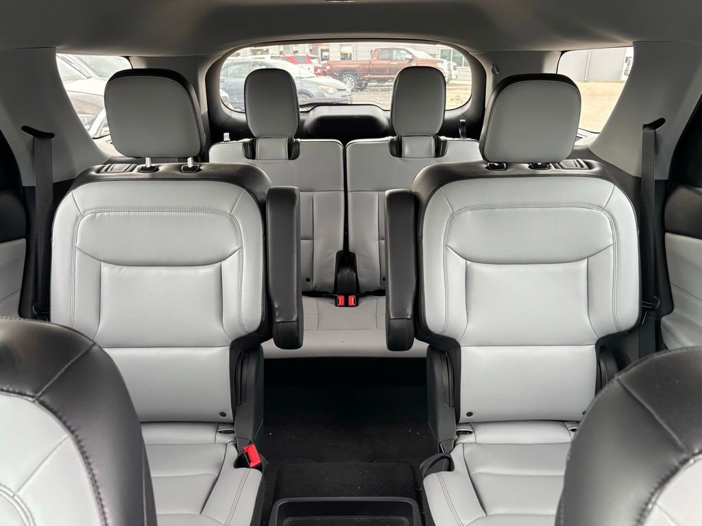 Used 2021 Ford Explorer XLT w/ Equipment Group 202A image 10