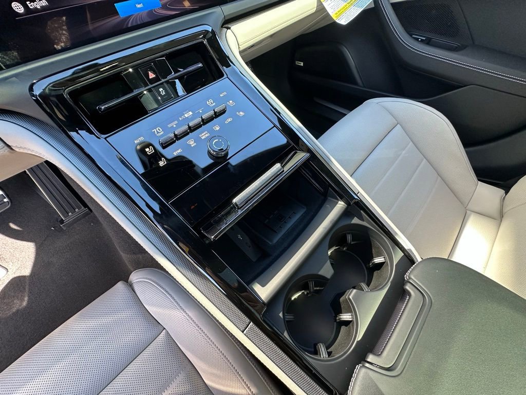 Used 2026 Porsche Panamera image 28