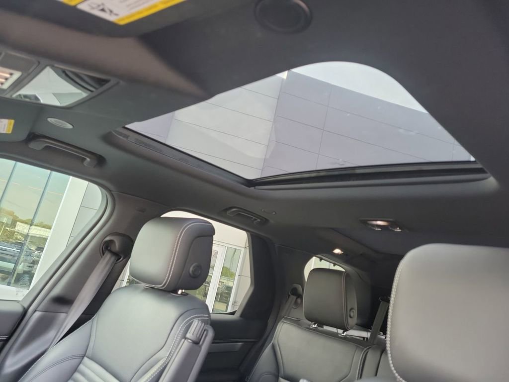 Certified 2024 Land Rover Discovery Dynamic SE AWD/4WD image 28