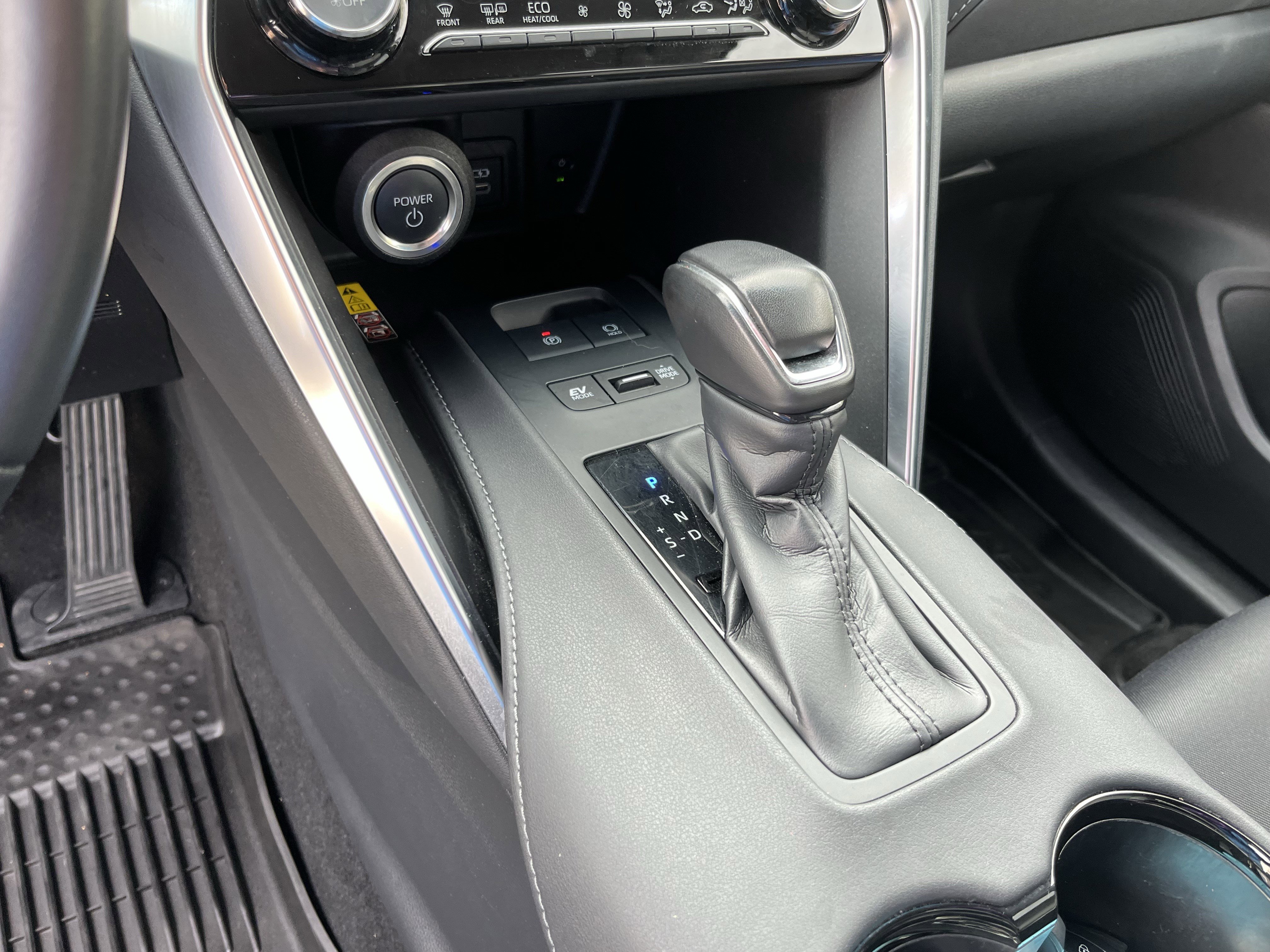 Used 2024 Toyota Venza LE AWD/4WD image 24
