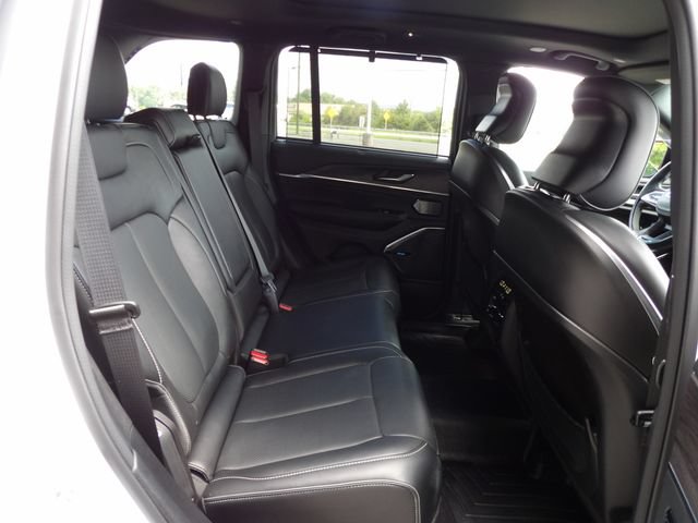 Used 2024 Jeep Grand Cherokee Overland w/ Adv Protech Group III AWD/4WD image 17