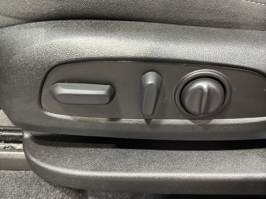 Certified 2023 Chevrolet Traverse LT w/ LPO, Floor Liner Package image 15