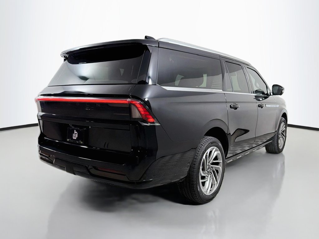 Used 2025 Lincoln Navigator L Reserve AWD/4WD image 5