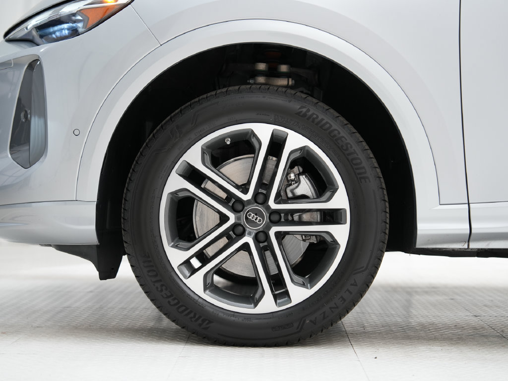 Certified 2025 Audi Q5 Premium w/ 19" Wheel Package AWD/4WD image 24