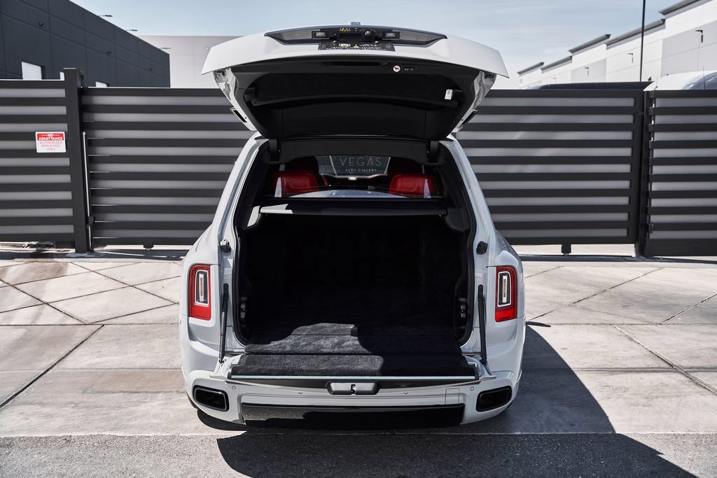 Used 2024 Rolls-Royce Cullinan Black Badge w/ Dark Exterior Package AWD/4WD image 17