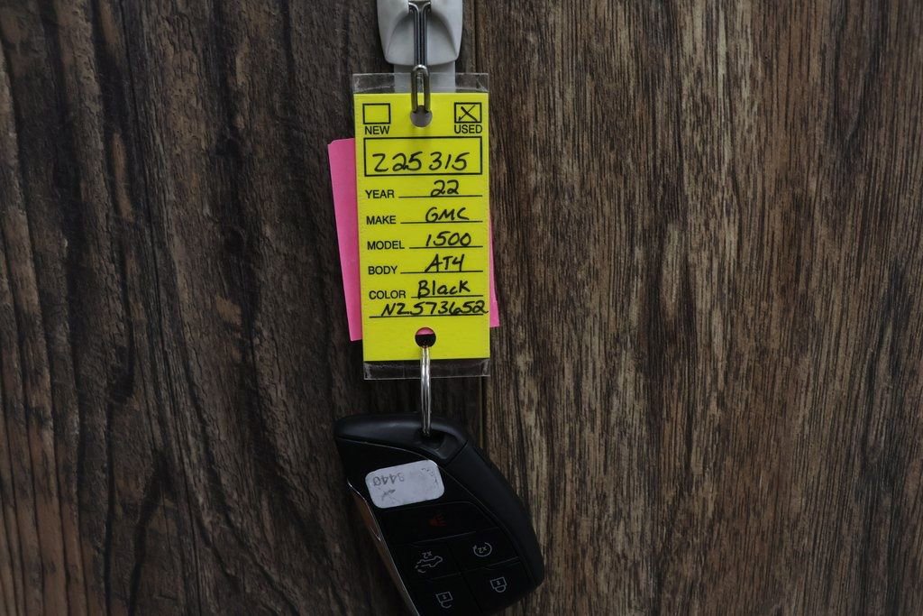 Used 2022 GMC Sierra 1500 AT4 w/ AT4 Premium Package image 36