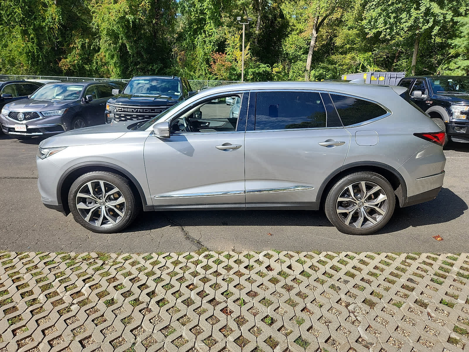 Used 2023 Acura MDX SH-AWD w/ Technology Package image 8