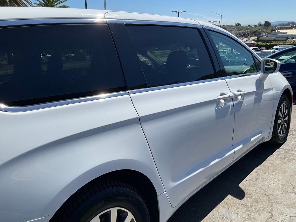 Used 2022 Chrysler Pacifica Touring-L w/ Uconnect Theater Family Group image 93