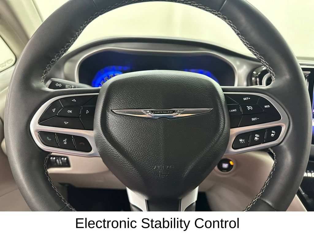 Used 2023 Chrysler Pacifica Touring-L FWD image 37