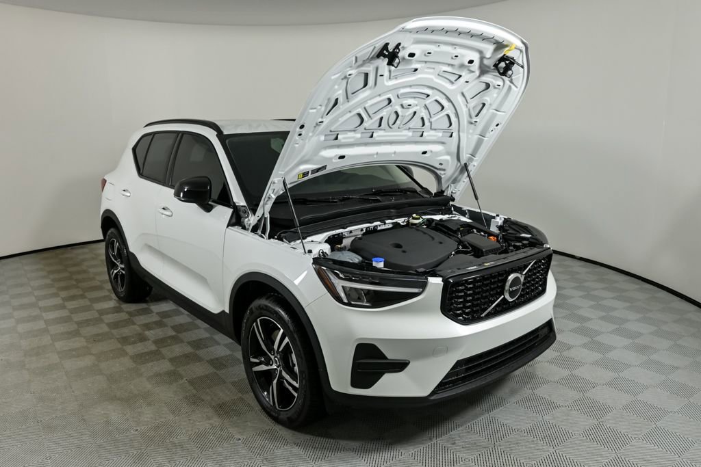 Certified 2026 Volvo XC40 B5 Core w/ Climate Package image 33