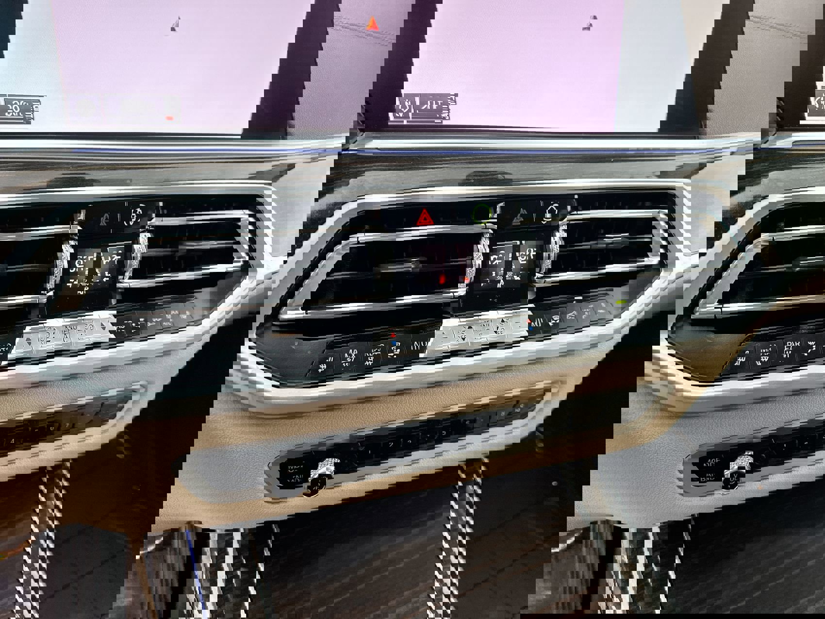 Used 2019 BMW X7 xDrive40i w/ Cold Weather Package image 19