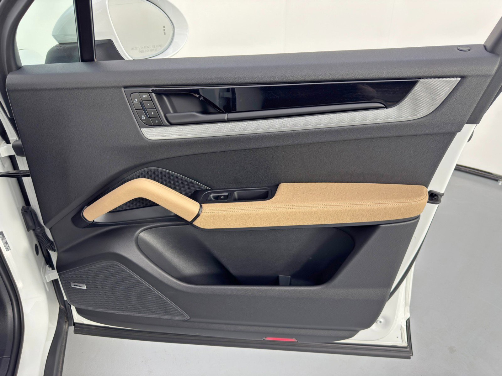 Used 2025 Porsche Cayenne S w/ Premium Package Plus image 50