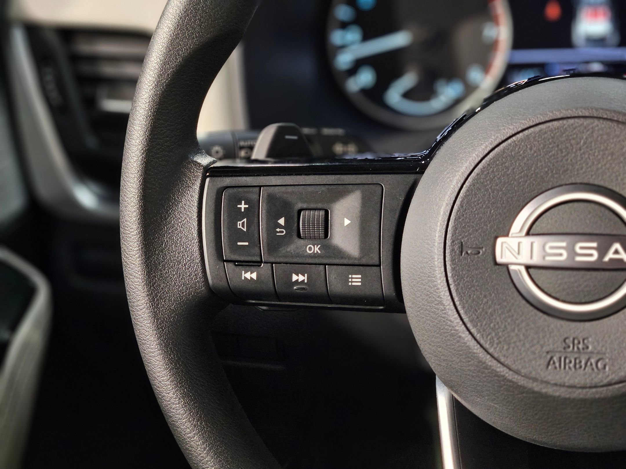 Used 2023 Nissan Rogue SV image 27