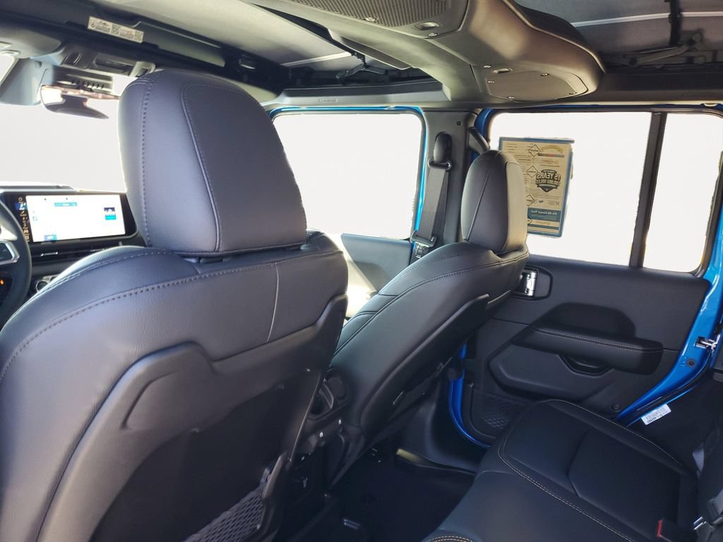New 2025 Jeep Wrangler Unlimited Sahara AWD/4WD image 11