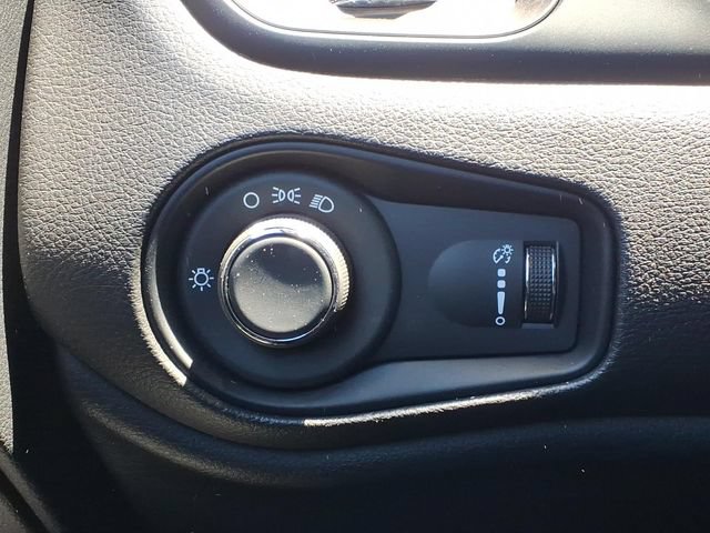 Used 2023 Jeep Renegade Latitude AWD/4WD image 27