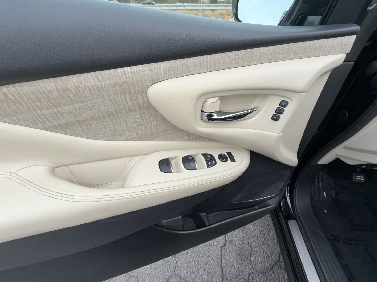 Used 2023 Nissan Murano SL w/ SL Moonroof Package image 15
