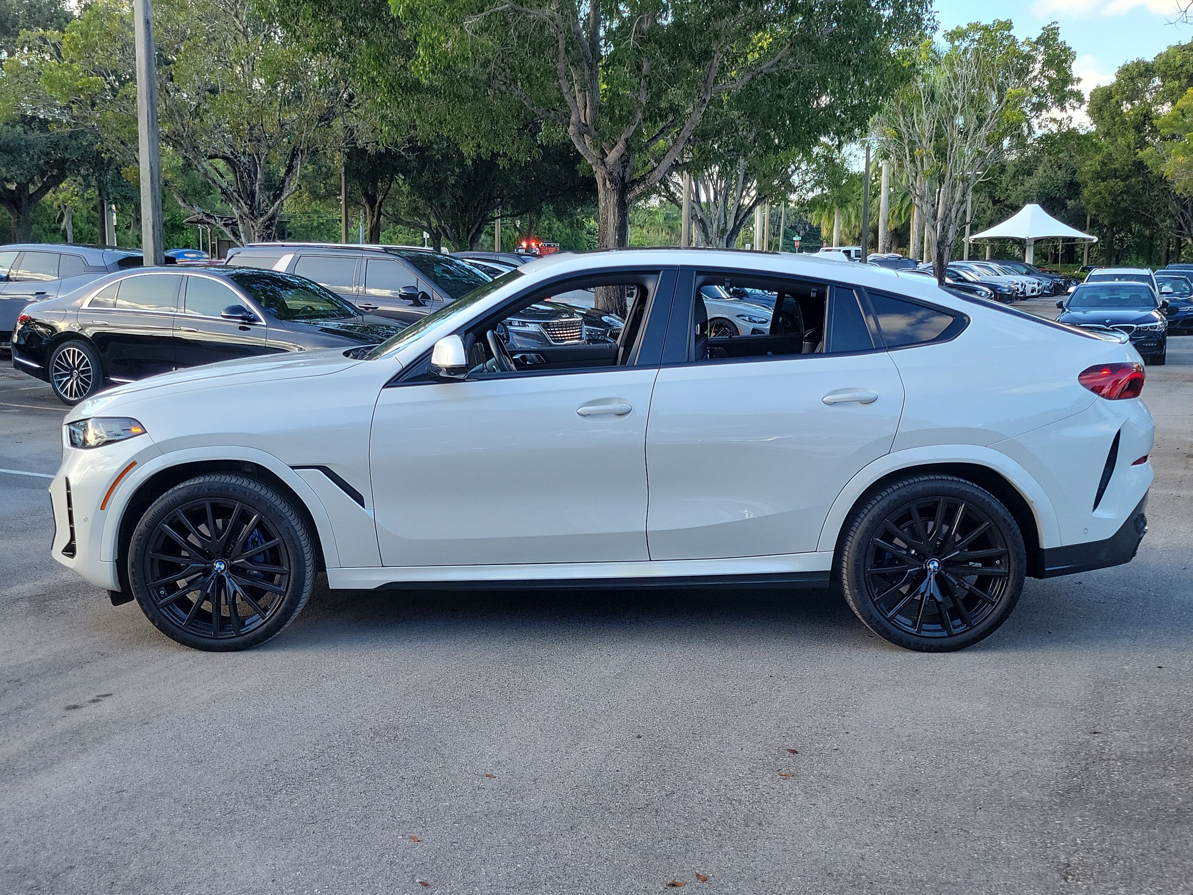 Used 2024 BMW X6 xDrive40i w/ Executive Package AWD/4WD image 5