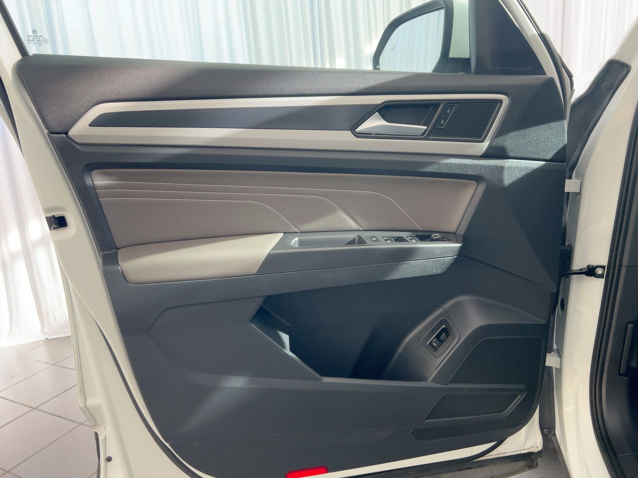 Used 2022 Volkswagen Atlas Cross Sport SEL image 22