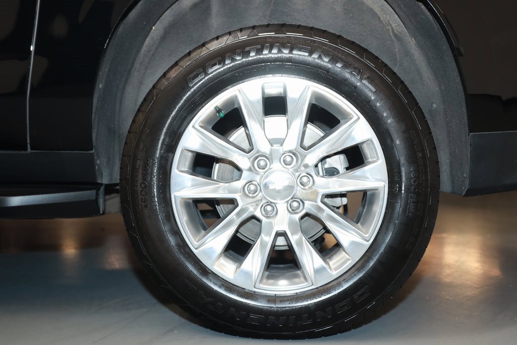 Used 2024 Chevrolet Suburban Premier image 25