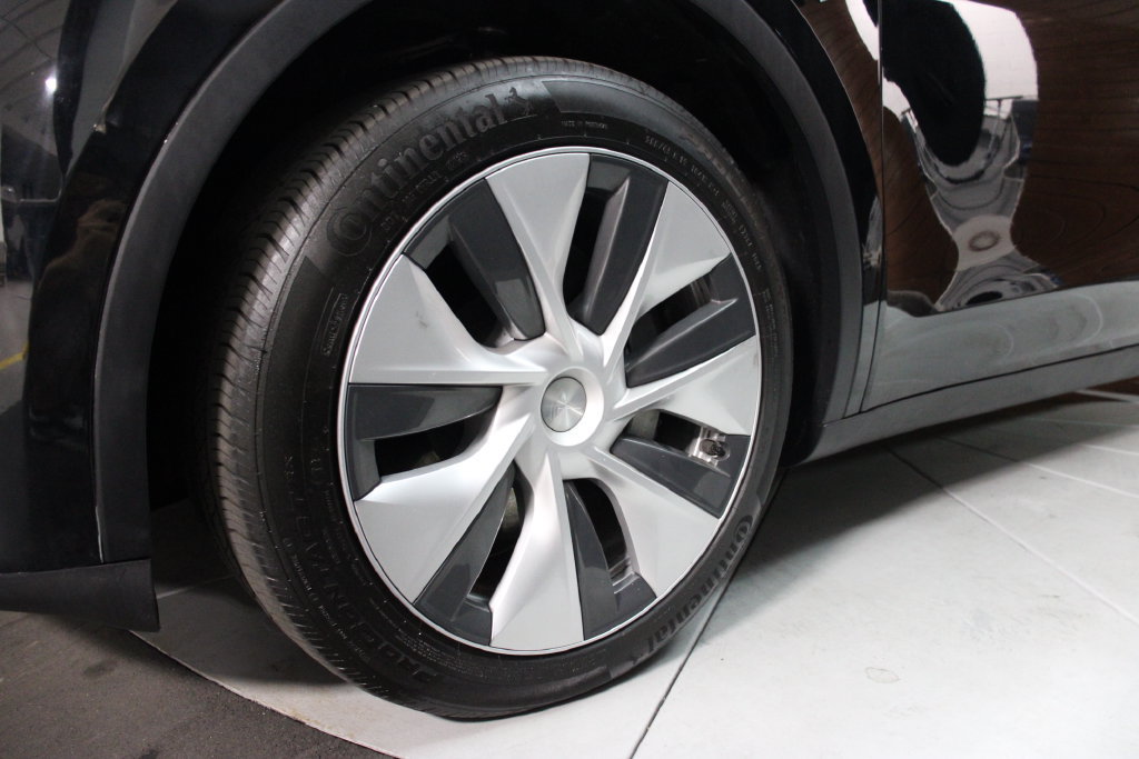 Used 2023 Tesla Model Y Long Range AWD/4WD image 5