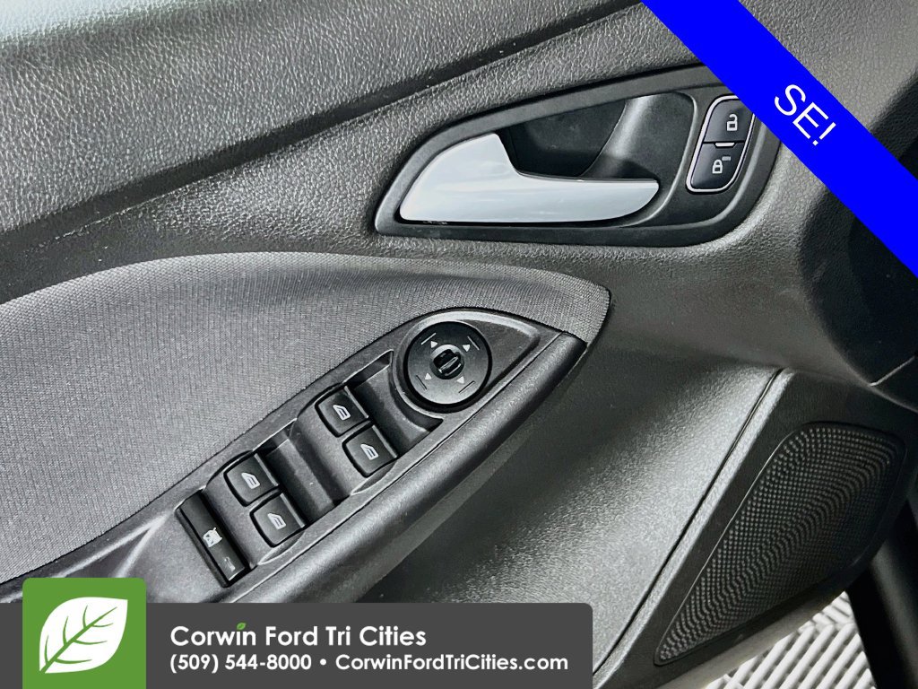 Used 2015 Ford Focus SE FWD image 12