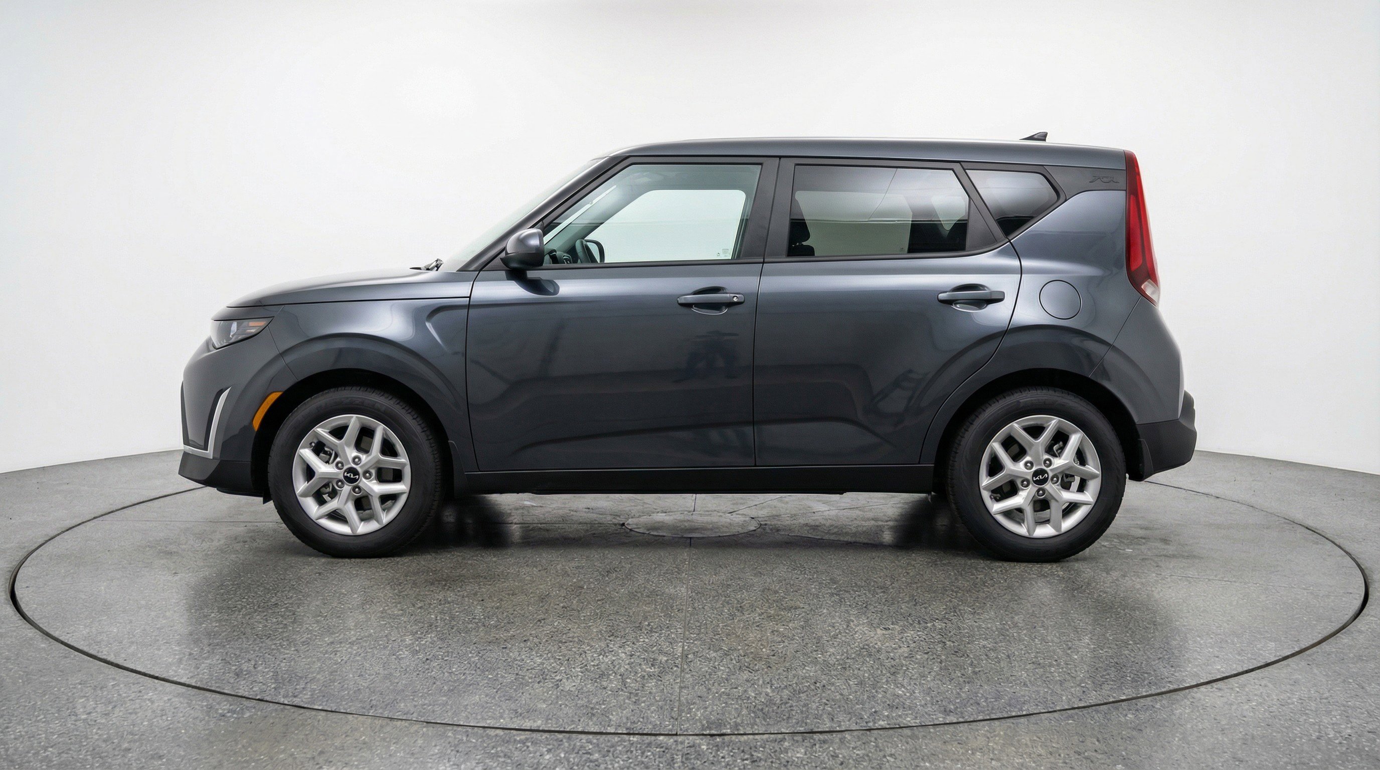 Used 2025 Kia Soul LX w/ LX Technology Package image 5