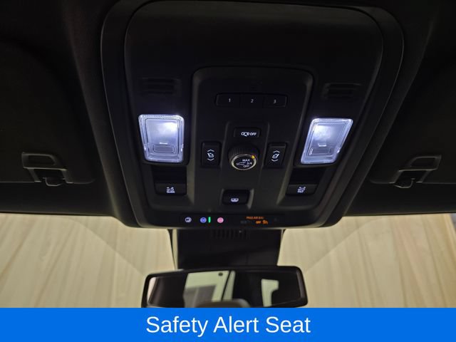 Used 2024 GMC Yukon AT4 w/ Technology Package AWD/4WD image 23