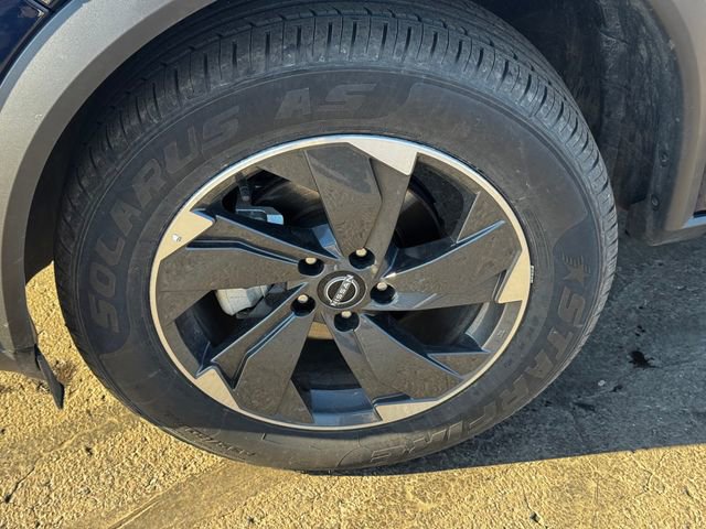 Used 2025 Nissan Rogue SV image 10