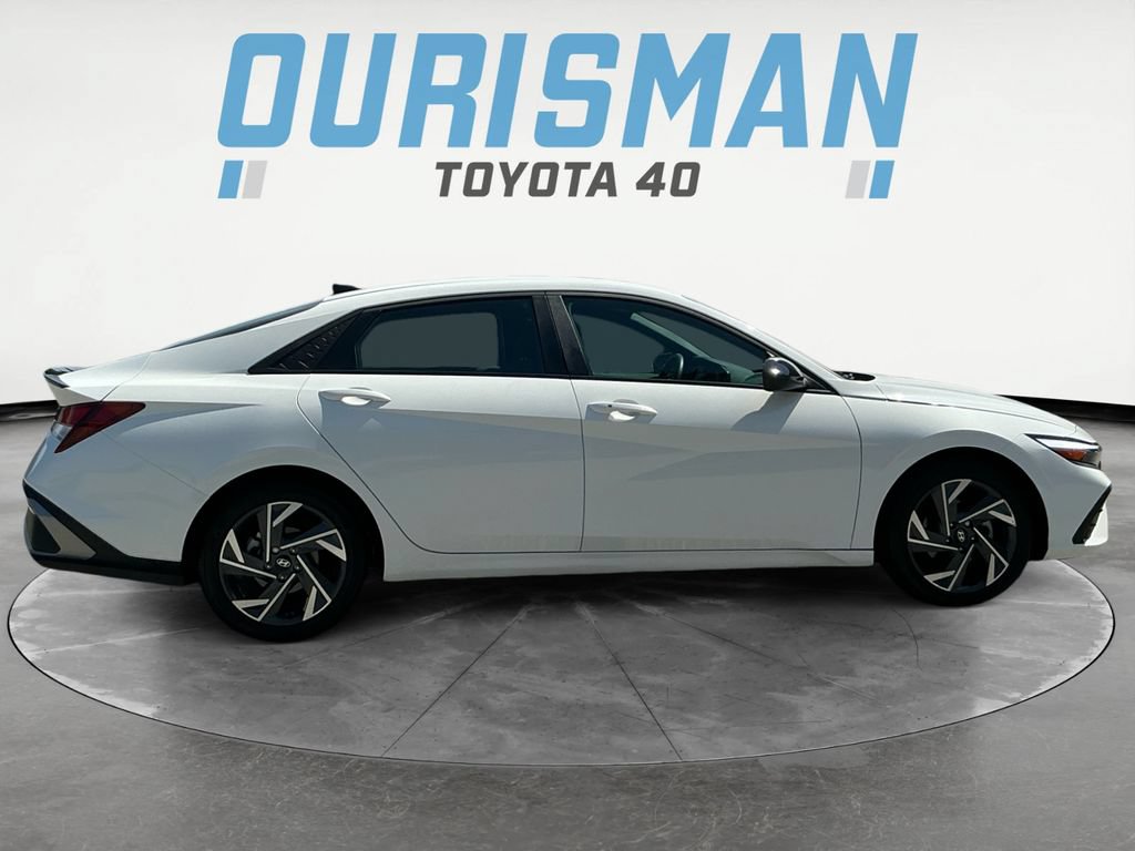 Used 2025 Hyundai Elantra Sport FWD image 8
