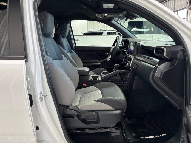 Used 2025 Toyota Tacoma TRD Sport image 12