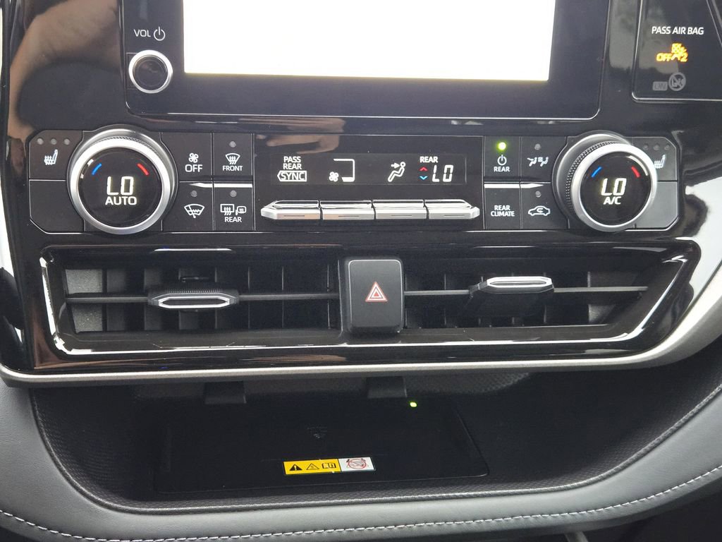 Used 2025 Toyota Highlander XLE AWD/4WD image 21