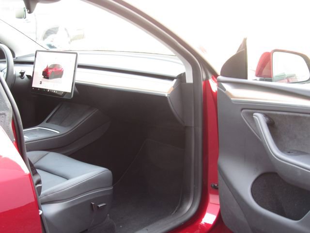 Used 2024 Tesla Model Y Long Range AWD/4WD image 17