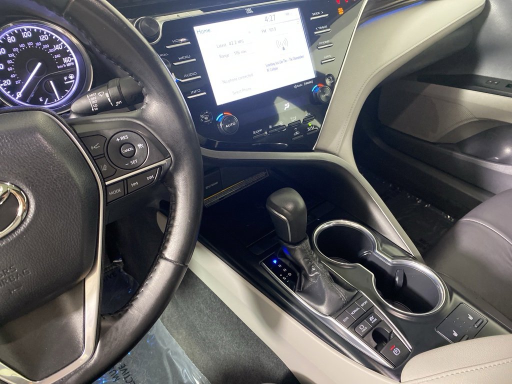 Used 2018 Toyota Camry XLE image 16