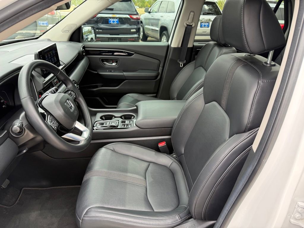 Certified 2025 Honda Pilot Touring image 16