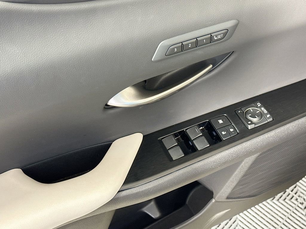 Certified 2021 Lexus UX 250h w/ Accessory Package (Z2) image 18