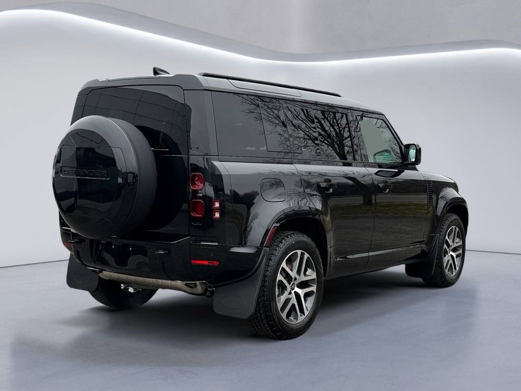 New 2025 Land Rover Defender 110 X-Dynamic SE image 4