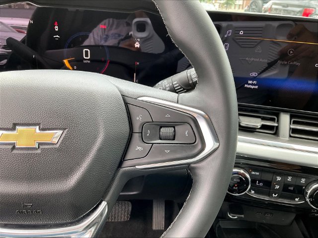 Used 2025 Chevrolet Trax LT w/ Sunroof Package FWD image 16