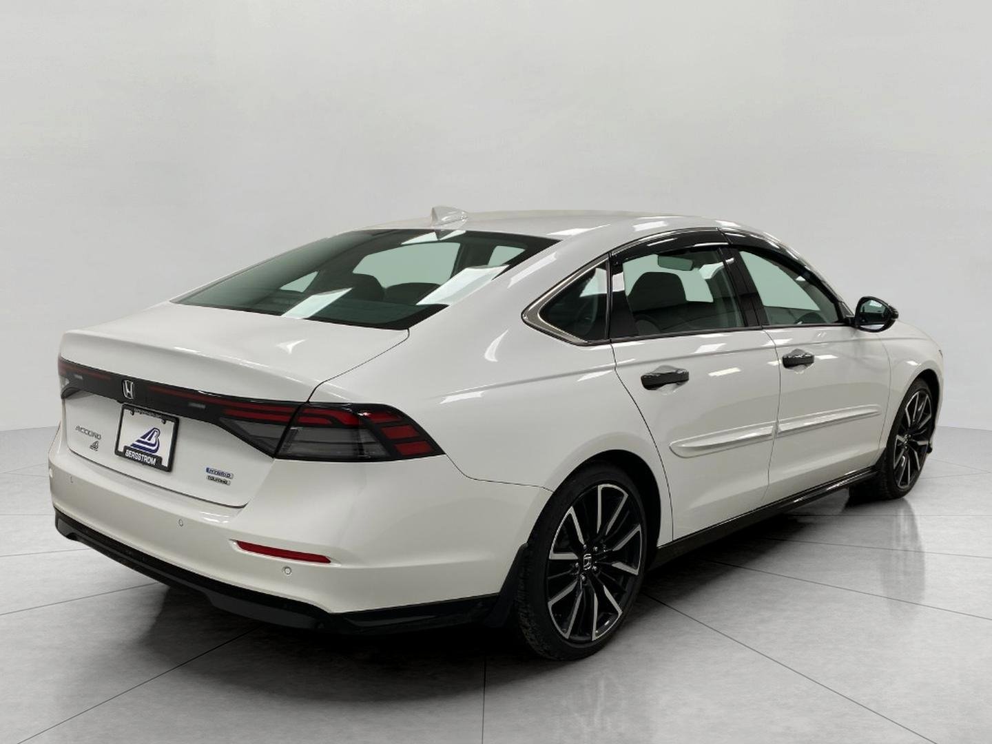 Used 2024 Honda Accord Touring image 4
