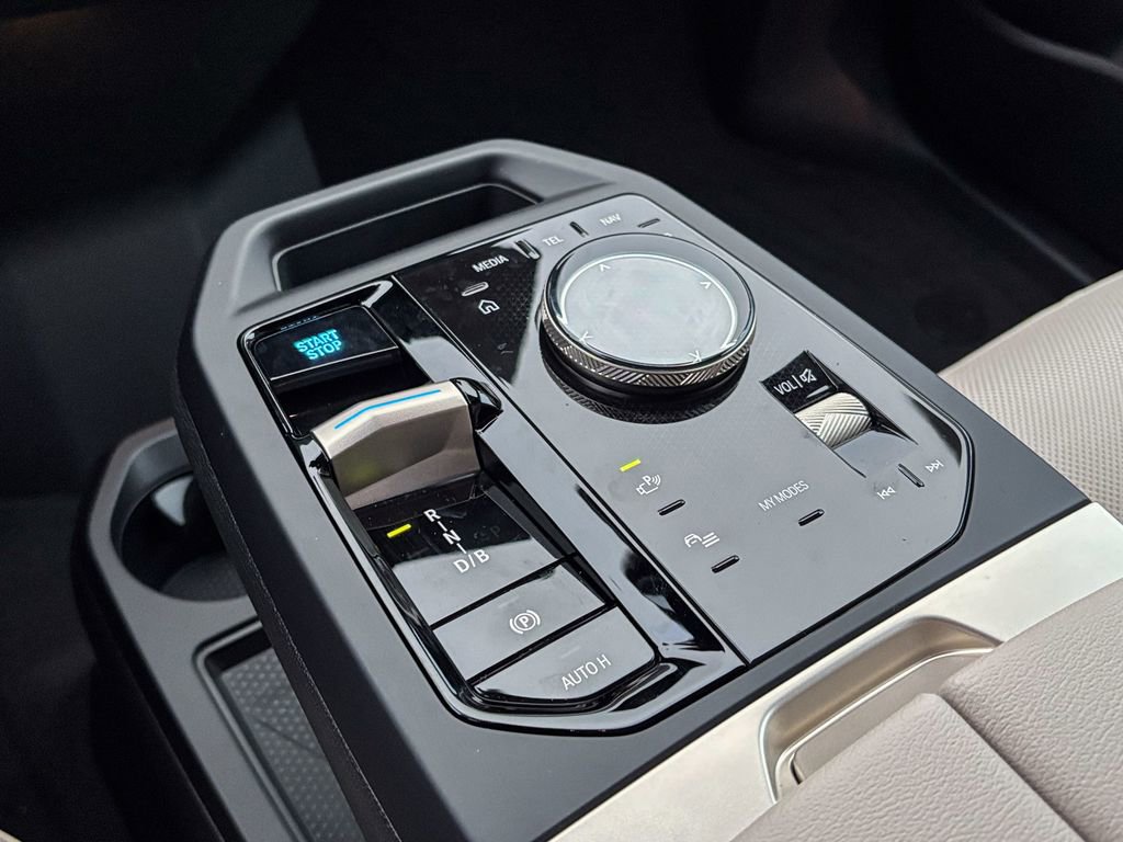 Used 2026 BMW iX xDrive45 image 27