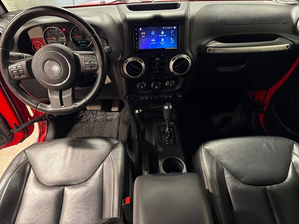 Used 2015 Jeep Wrangler Unlimited Rubicon w/ Connectivity Group AWD/4WD image 4