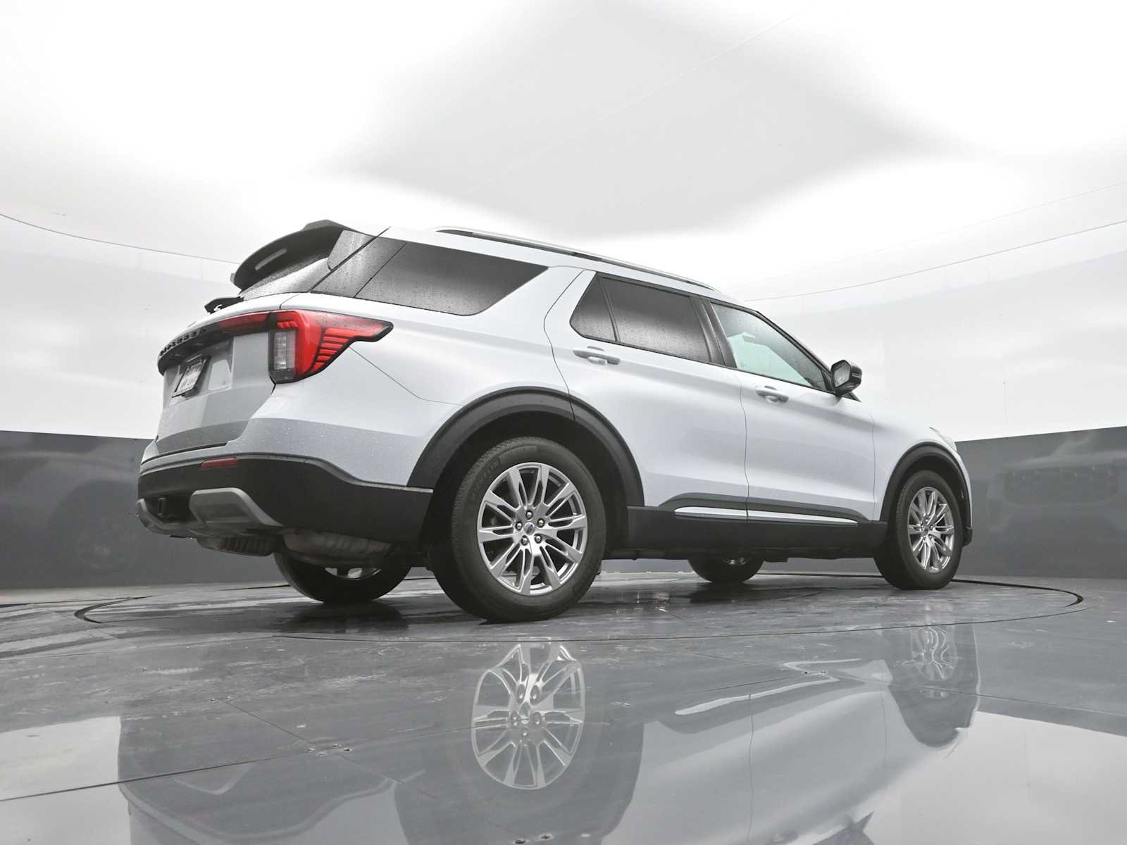 Used 2025 Ford Explorer Platinum RWD image 43