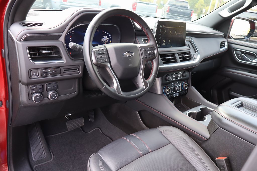 Used 2024 Chevrolet Suburban RST w/ Luxury Package image 5