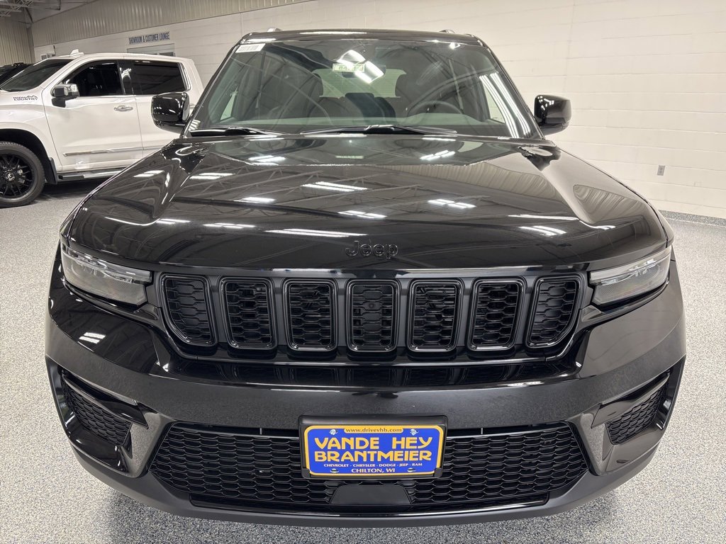 New 2025 Jeep Grand Cherokee Limited w/ Black Appearance Package image 2